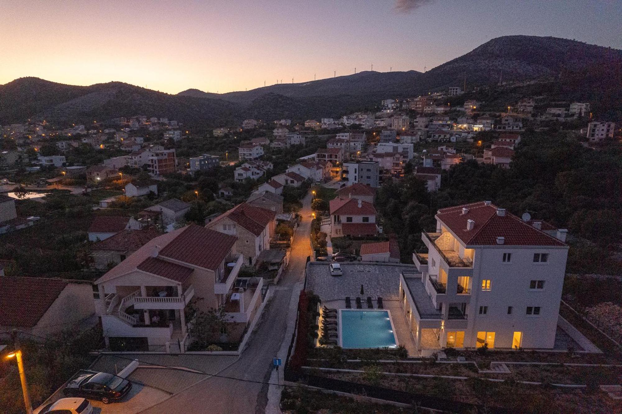 Villa Barbara & Zoran With Free Parking And Heated Swimming Pool Seget Vranjica Dış mekan fotoğraf