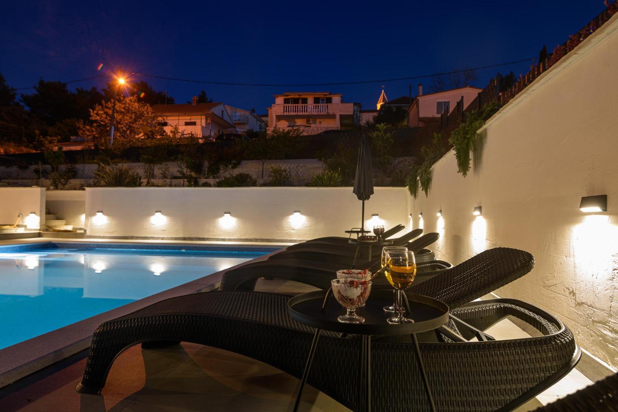 Villa Barbara & Zoran With Free Parking And Heated Swimming Pool Seget Vranjica Dış mekan fotoğraf
